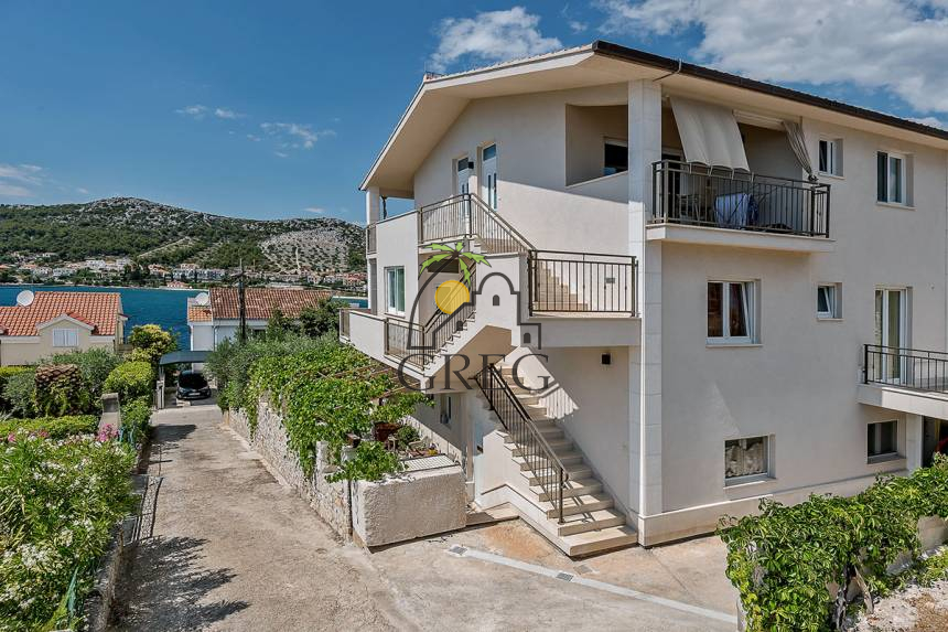 Chorwacja, Dalmacja Środkowa,  - Apartamentowiec, na sprzedaż