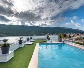 Croatia, North Dalmatia,  - Apartment building, for sale