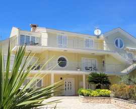 Croatia, North Dalmatia,  - Apartment building, for sale