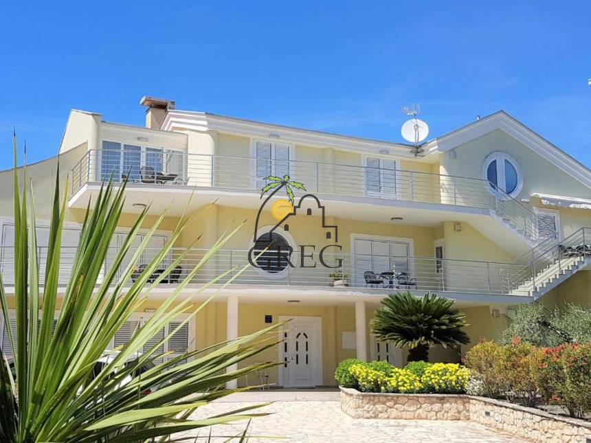 Croatia, North Dalmatia,  - Apartment building, for sale