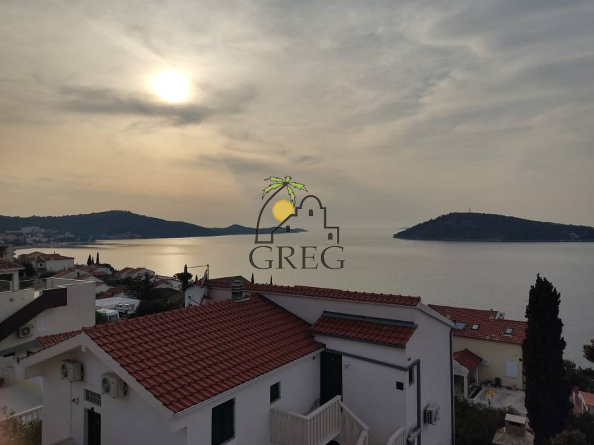 Croatia, Middle Dalmatia,  - Apartment building, for sale