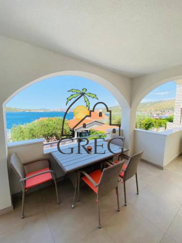 Croatia, Middle Dalmatia,  - Apartment building, for sale