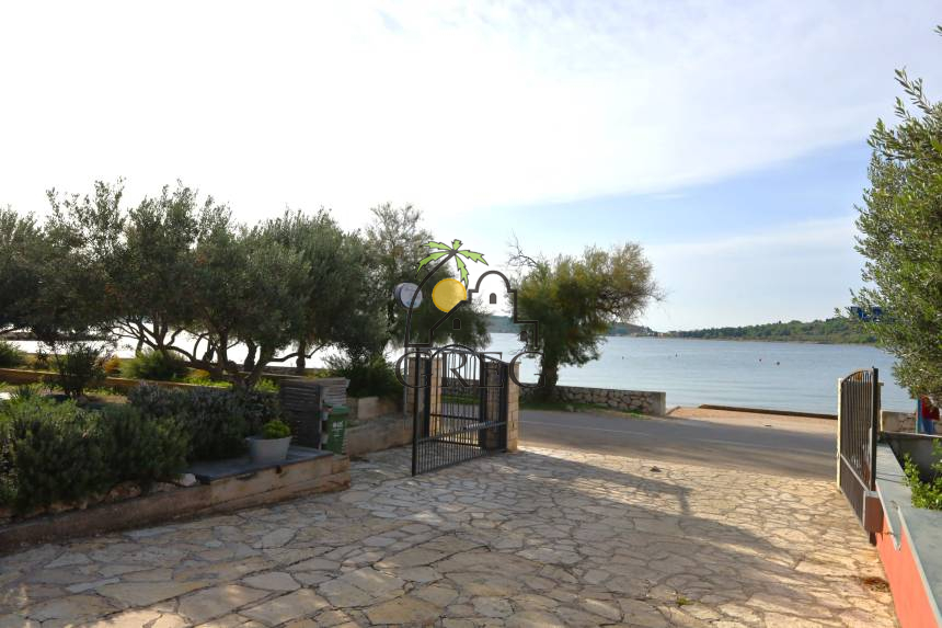 Croatia, North Dalmatia,  - Apartment building, for sale